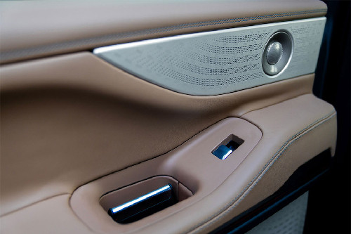 door handle interior of Lincoln Navigator