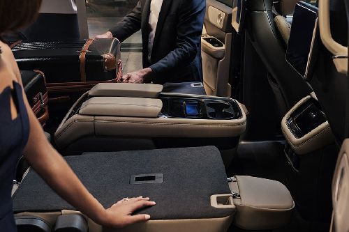 Folding Seats of Lincoln Navigator