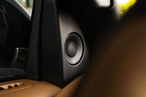 Speakers View of Lincoln Navigator