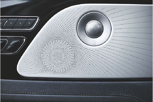 Speakers View of Lincoln Aviator