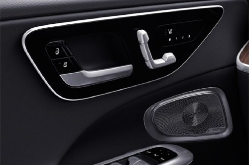 door handle interior of Mercedes-Benz C-Class Sedan