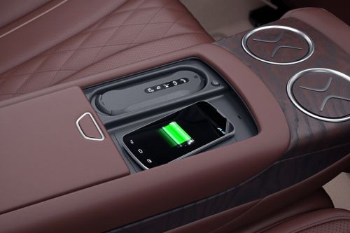 Power Accessories Outlet View of Mercedes-Benz S-Class Sedan
