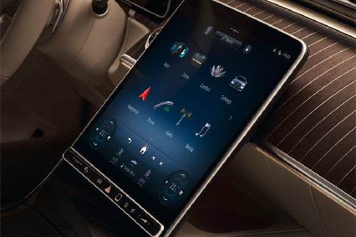 Stereo View of S-Class Sedan