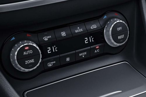 Side AC Controls of Mercedes-Benz GLA-Class