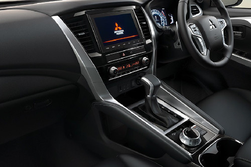 Montero Sport Center Console
