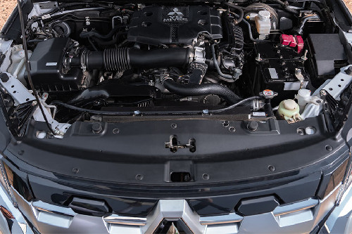 Montero Sport Engine