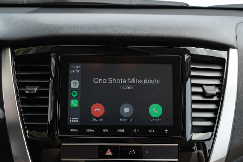 Montero Sport touch screen