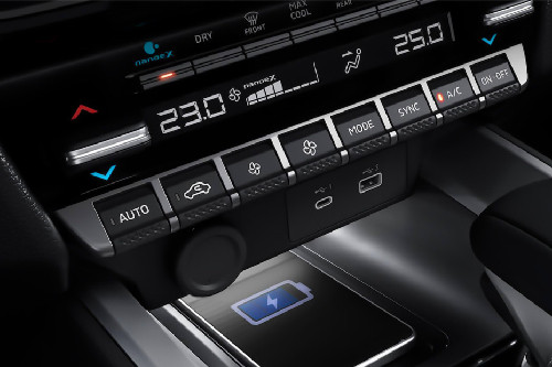 Front AC Controls of Mitsubishi Destinator