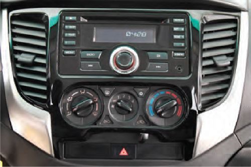 Front AC Controls of Mitsubishi L200