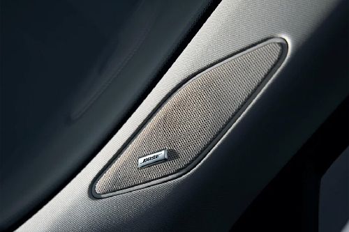 Speakers View of Mitsubishi Outlander