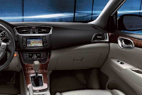 Nissan Sentra (2022-2023) Passengers View