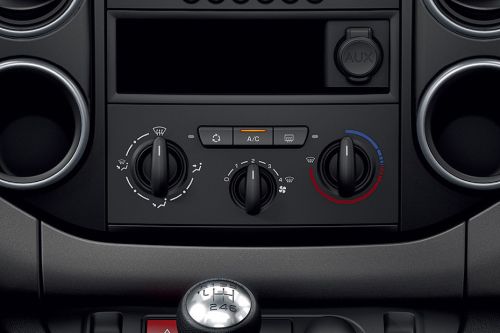 Front AC Controls of Peugeot Partner
