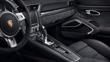 Porsche 911 Carrera 4 GTS Cabriolet Gear Shifter