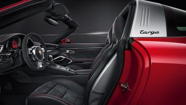 911 Targa 4 GTS Front Seats