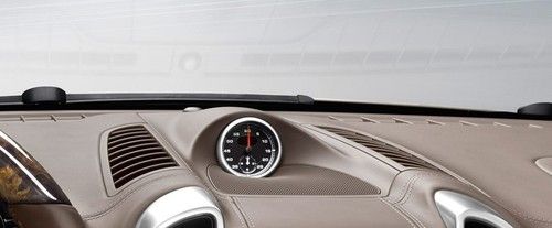 clock in Porsche Cayenne S