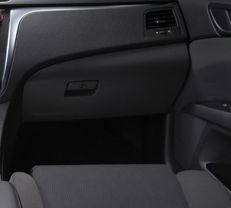 Suzuki Kizashi Glove Box