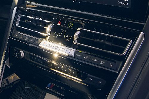 Front AC Controls of BMW M8