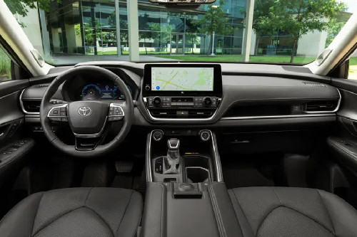 Dashboard View of Grand Highlander