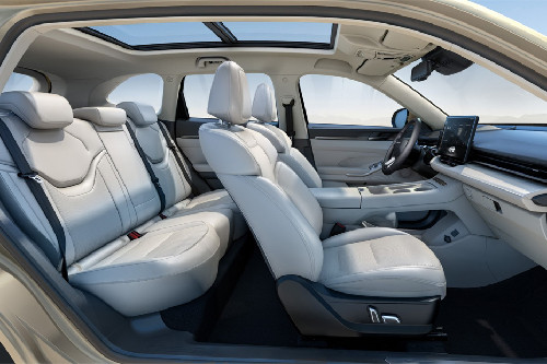 Haval H6 Front And Rear Seats Together